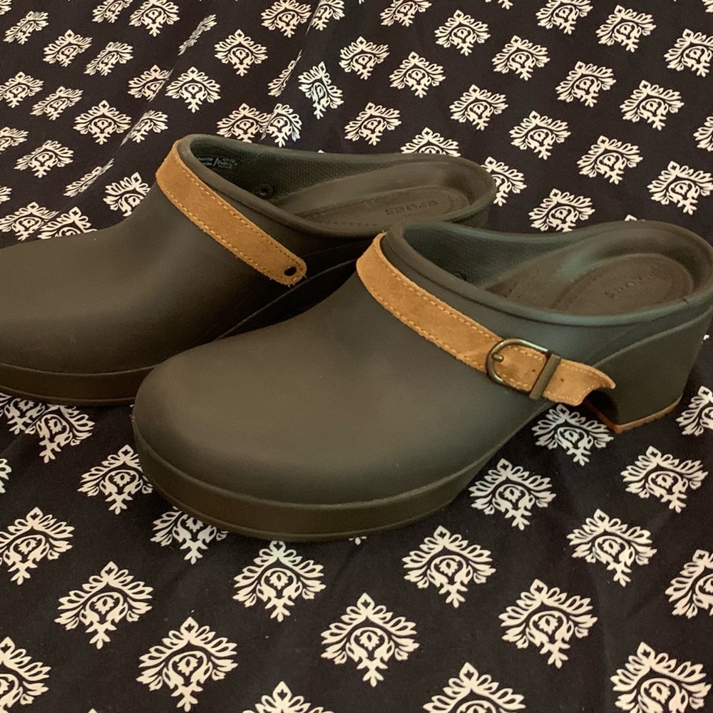 Brown and tan crocs clogs. Size 10